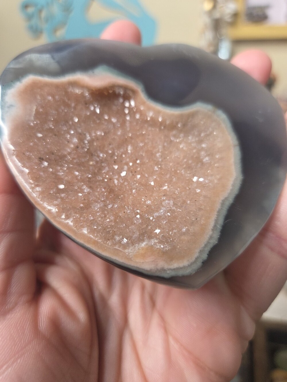 Druzy Agate Heart ( Harmon) 4 In - Picture 4 of 5